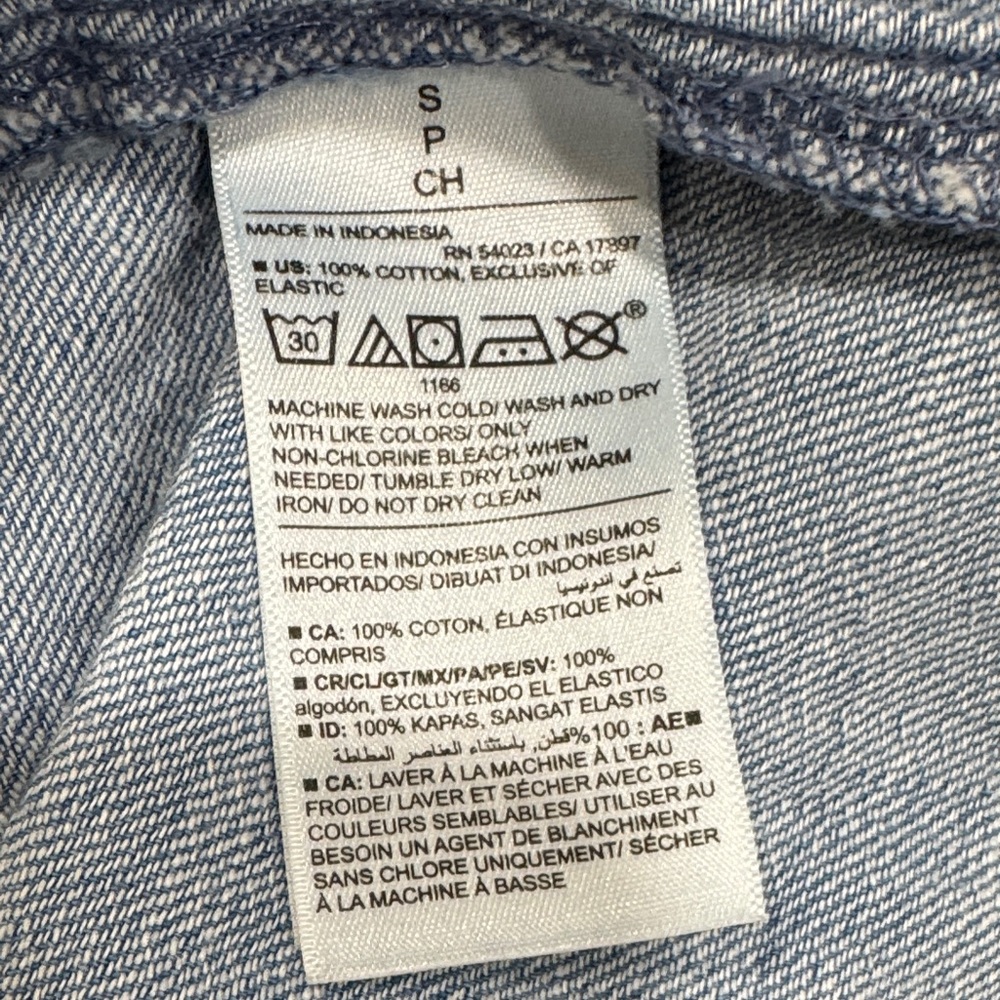 OLD NAVY Blue Denim Chambray V Neck Cotton Top SZ S Festival Beach Fall Classic - Picture 10 of 10